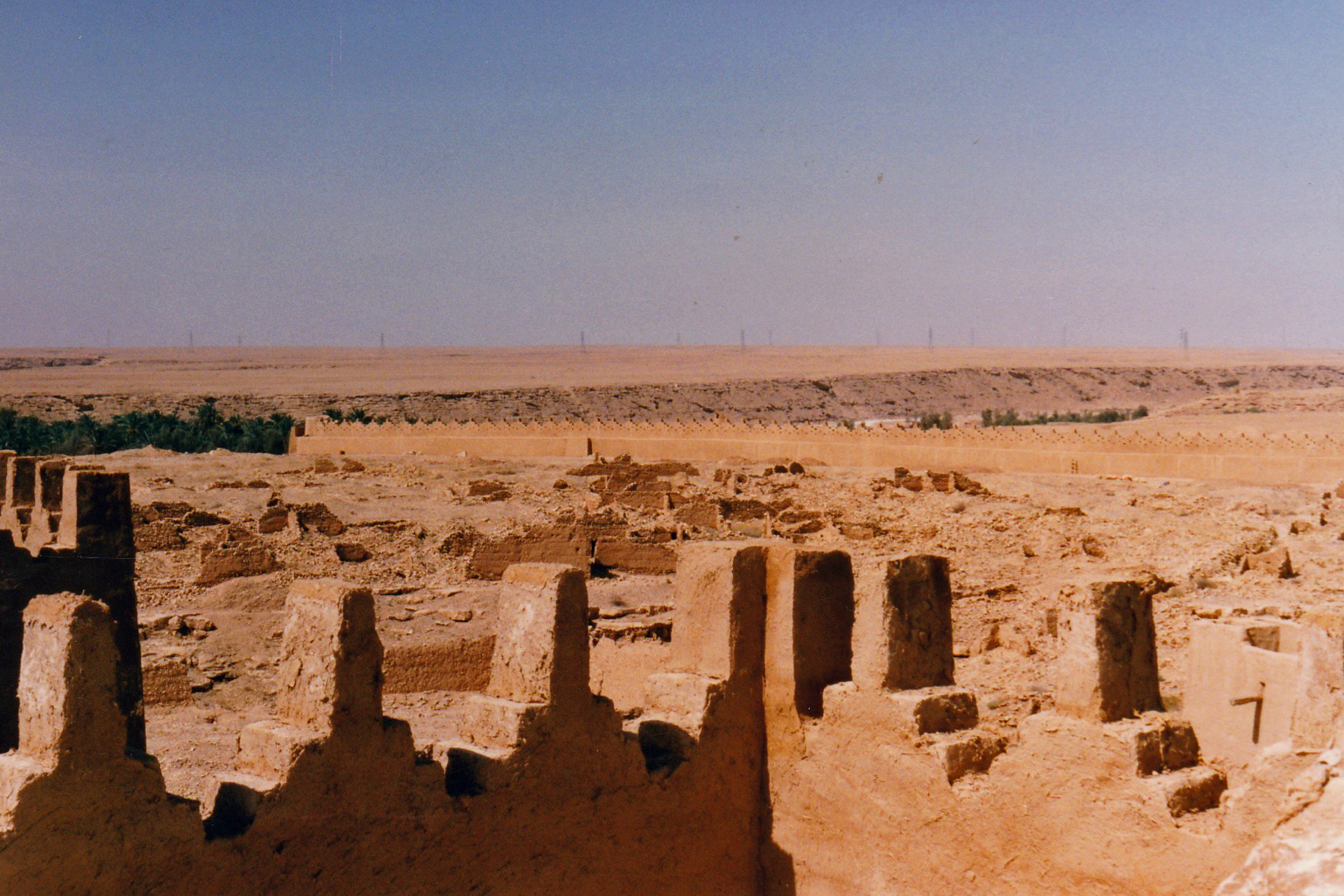 Dir'iyah ramparts and Wadi Hanifa dir1636 1771 x 1181